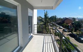 Otimo Apto 50M Da Areia Churrasq 2Q 2 Banheiros 301